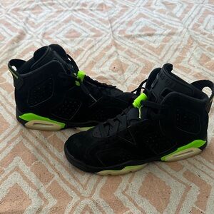 Jordan Retro 6 Black and Green Sneakers